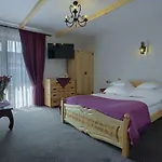 Eco Grand Karpatia Ski&wellness מלון דירות 4*