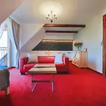 Eco Grand Karpatia Ski&wellness מלון דירות 4*